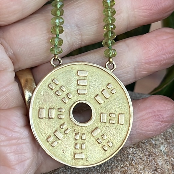 18 karat gold and peridot necklace - Picture 12 of 12